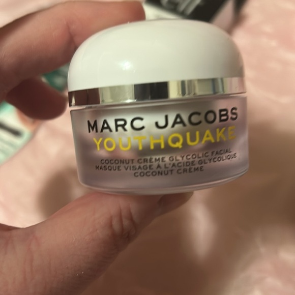 Juvia’s place,Marc Jacobs,Ardell, e.l.f. & More Beauty Lot bundle - Picture 11 of 12